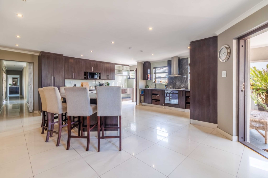 4 Bedroom Property for Sale in Flamingo Vlei Western Cape